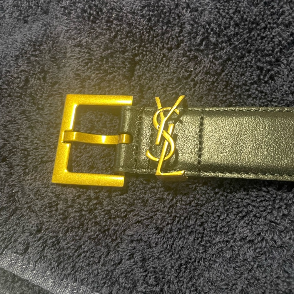 YSL belt with high fashion look.  Crafted in brown italian leather.